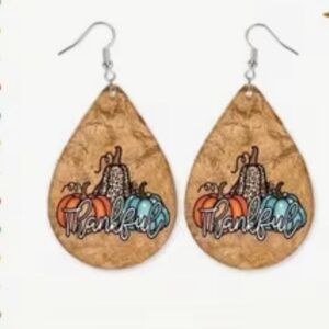THANKFUL Earrings - NWT - Beautiful pumpkin design -very lightweight🦃